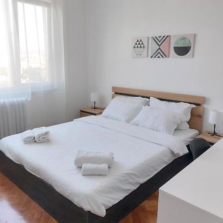 Eli'S Apartments -Ultracentral Near Palas Yaş Dış mekan fotoğraf